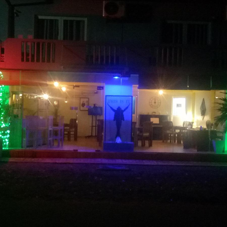This Is It Airport Hotel And Restaurant Negombo Exterior photo
