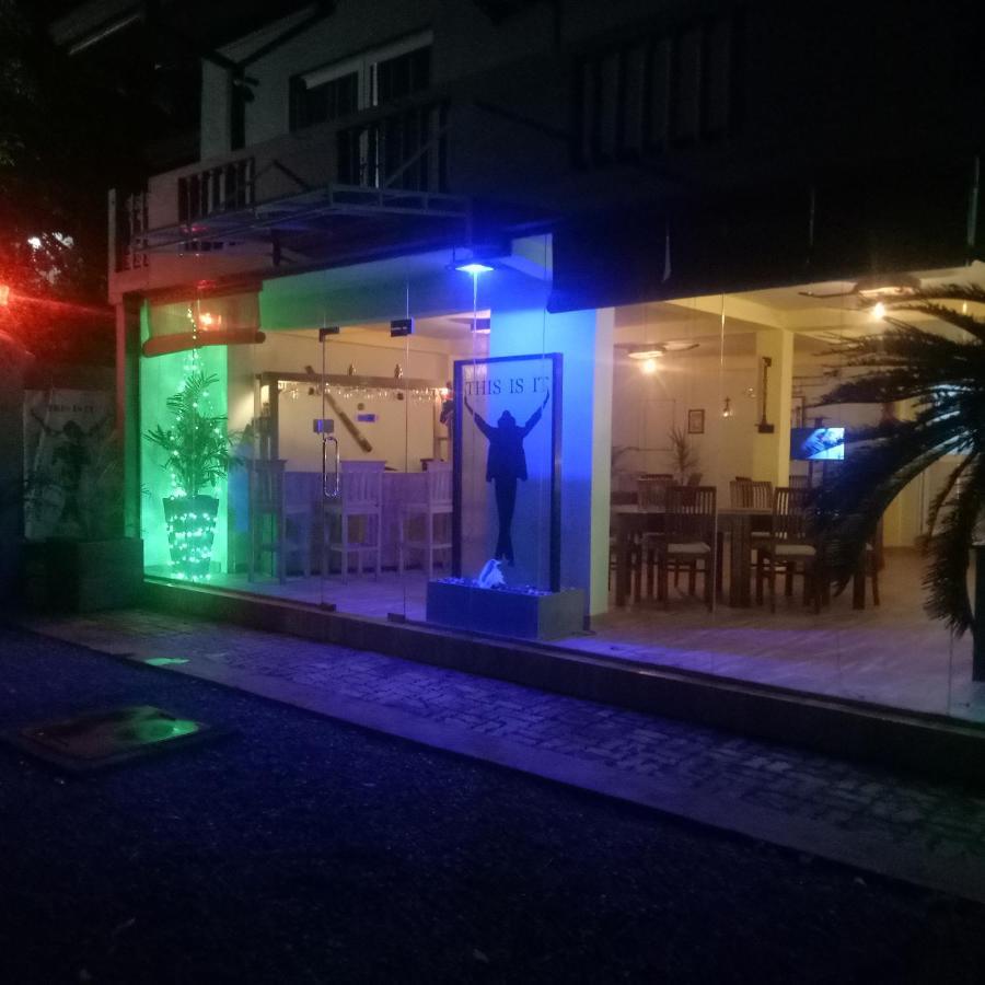 This Is It Airport Hotel And Restaurant Negombo Exterior photo