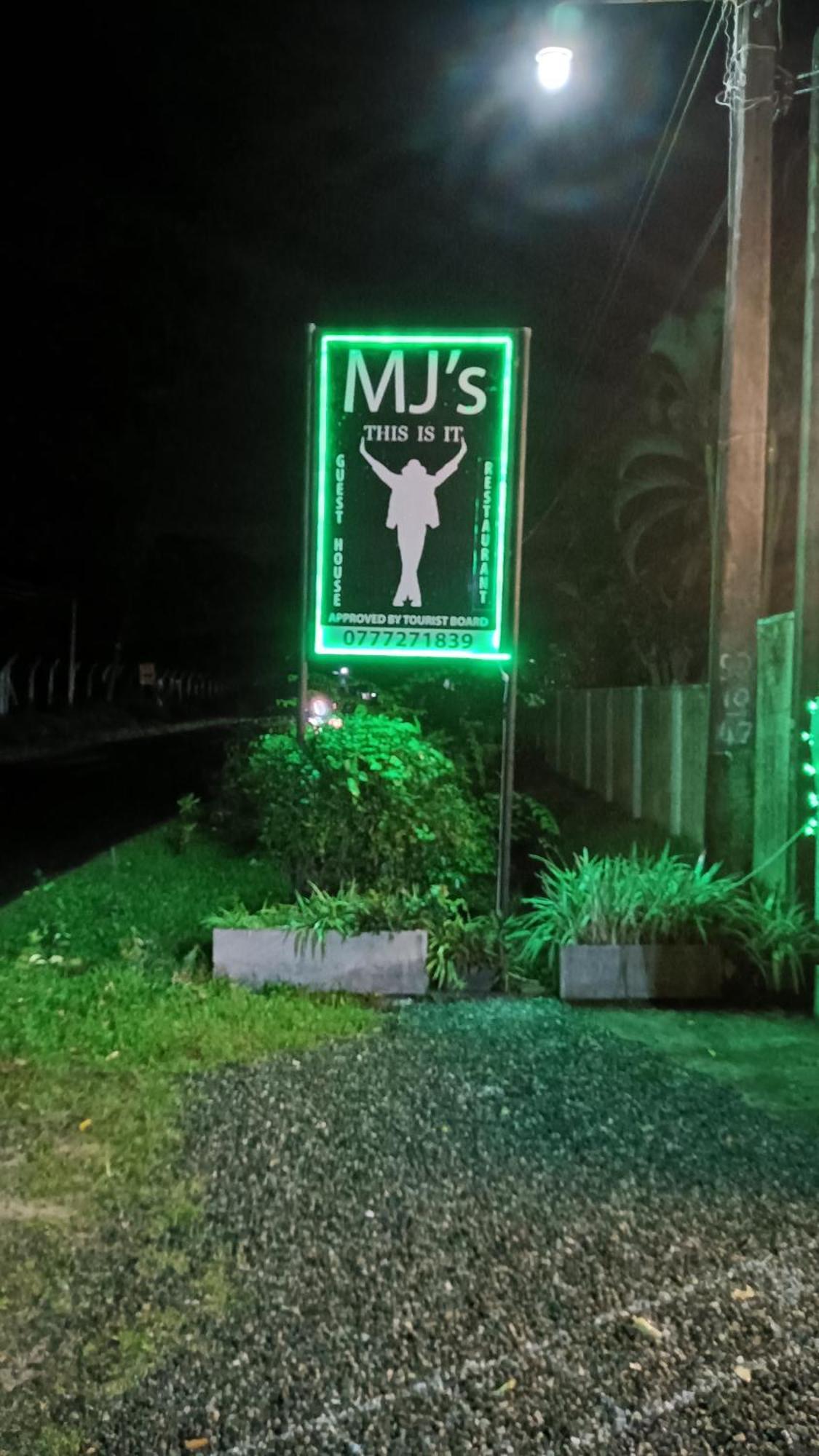 This Is It Airport Hotel And Restaurant Negombo Exterior photo