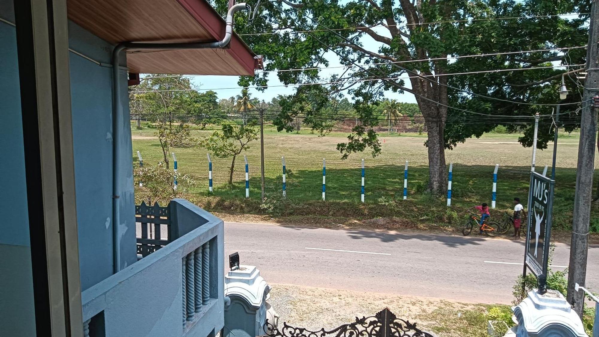 This Is It Airport Hotel And Restaurant Negombo Exterior photo
