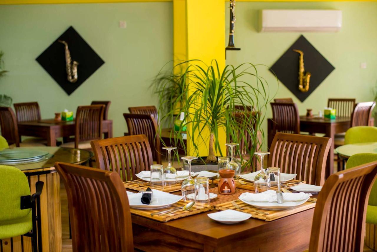 This Is It Airport Hotel And Restaurant Negombo Exterior photo