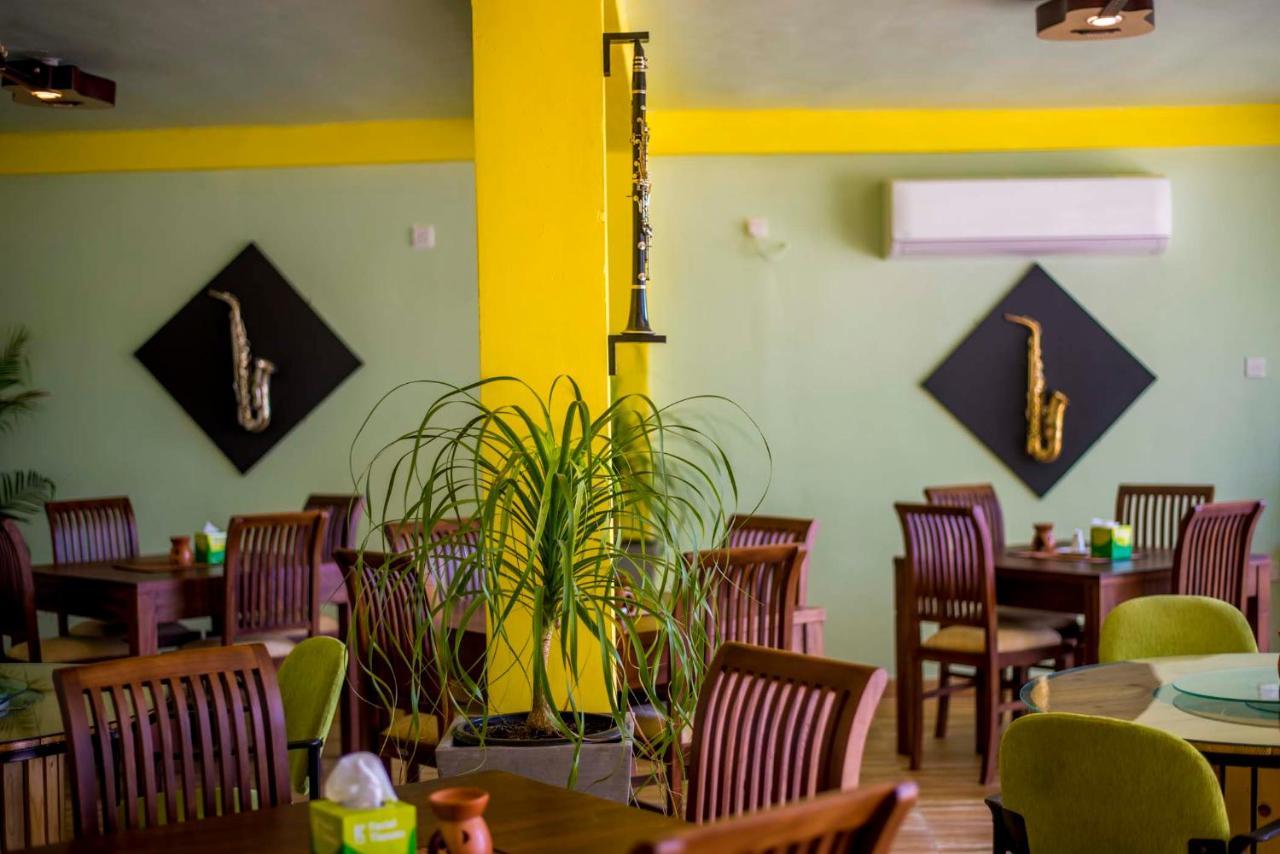This Is It Airport Hotel And Restaurant Negombo Exterior photo